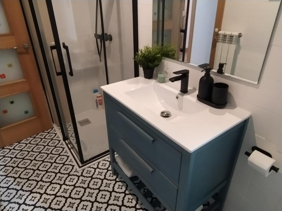 Apartamento De 120M2 Al Lado De Cabarceno Saron Esterno foto